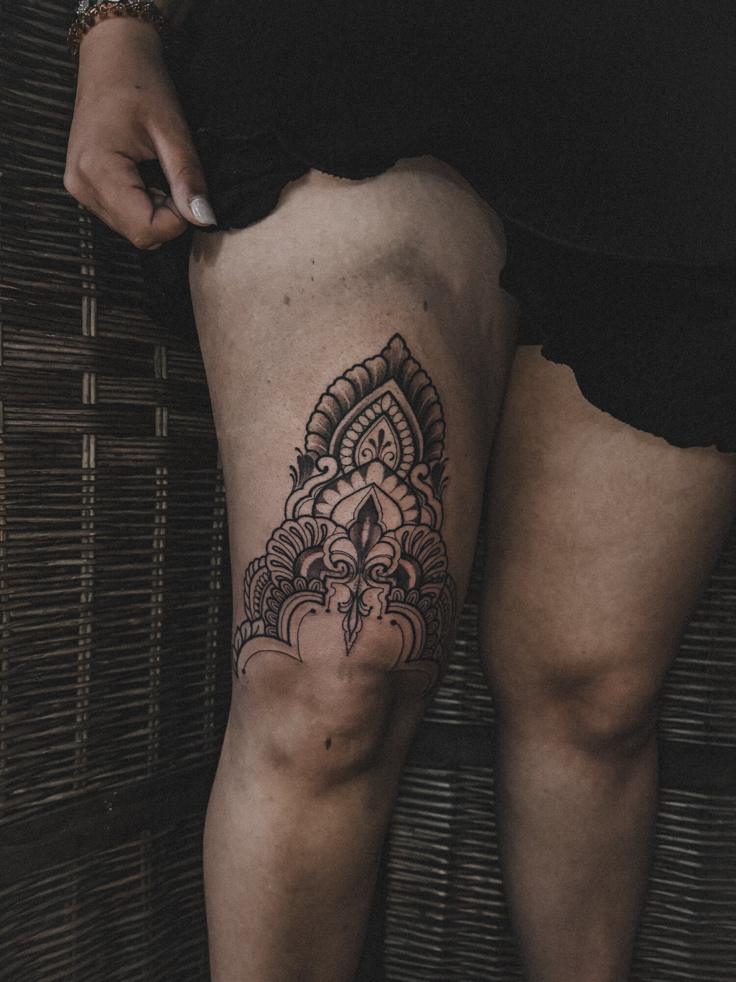 Mandala ornemental sur la cuisse